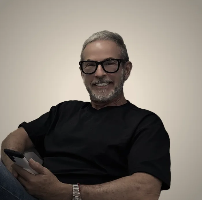 Dr. Víctor Manuel Rada León, cirujano estético de DT Clinic Madrid